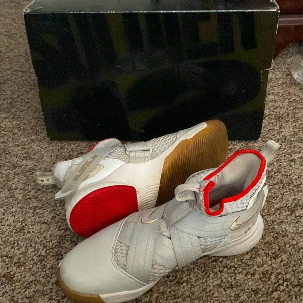 LeBron soldier XII